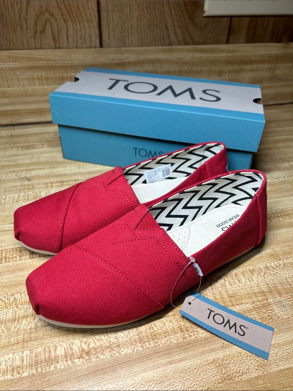 Women’s 8 Red Alpargata Toms